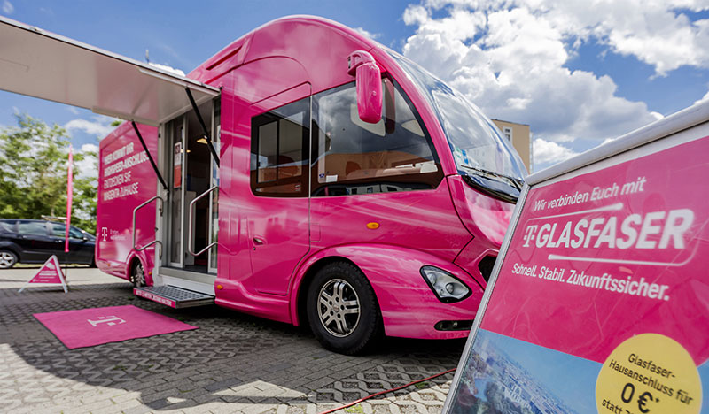 Mobiler Telekom-Stand zur Glasfaserberatung